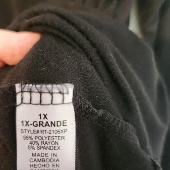 Simple Black Long Sleeve Tee. Vneck. Versatile. 1x . Closet staple. - Picture 2 of 7